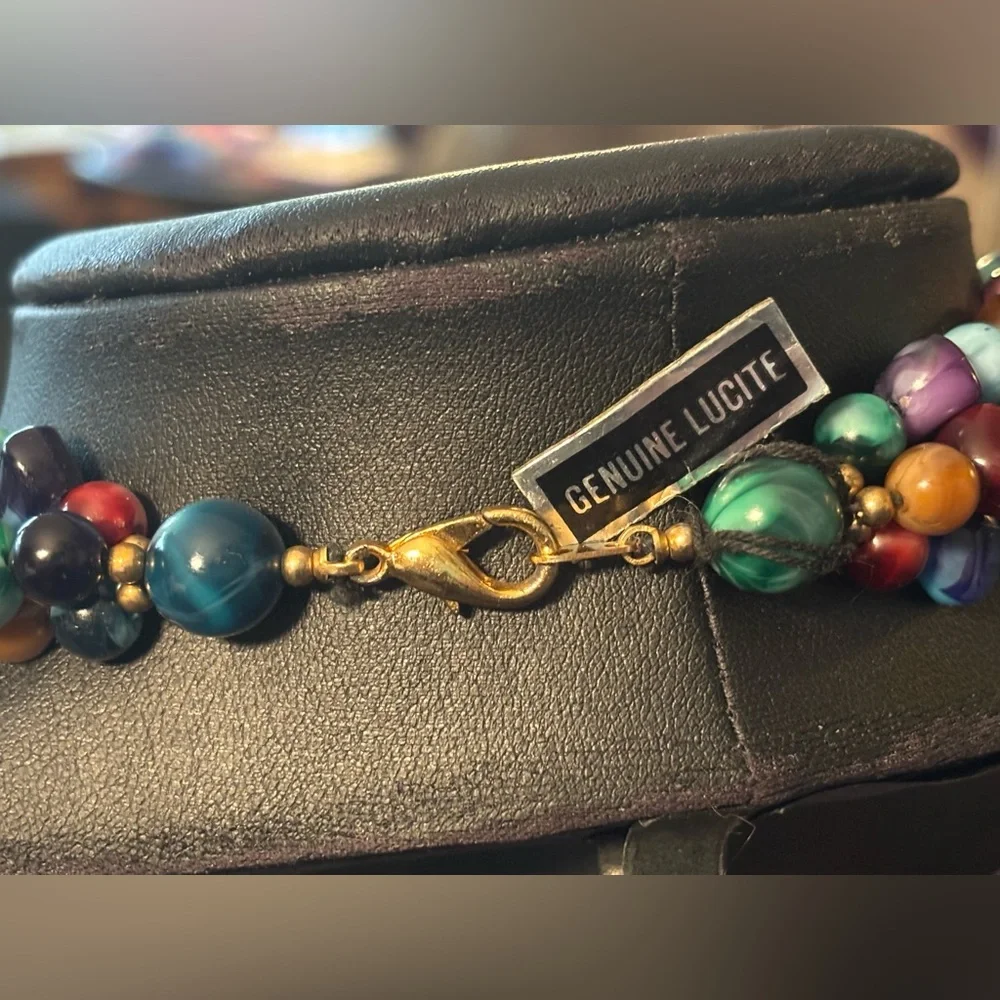 VINTAGE Genuine Lucite Statement Necklace • Gold Leaf Drop • Colorful Boho Luxe - Picture 9 of 16